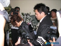 故조오련씨 영결식 슬퍼하는 유족