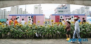 어머나! 여자 화장실에 왠 남자들