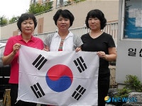 재활용 대금으로 태극기 구입 눈길