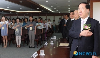 독립운동 유공자 후손에 특별 귀화증서 수여