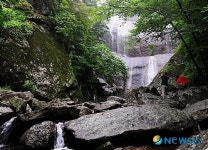 <송기자 여행사진>무더위 날려버리는 무제치기폭포