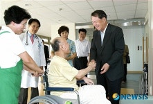 정형근 이사장, 노인장기요양시설 유자원 방문