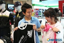 롯데백화점 포항점 유명스포츠 인기상품 대전 큰 인기