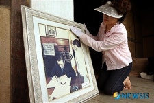 <김대중전대통령서거>슬퍼하는 생가 관리인