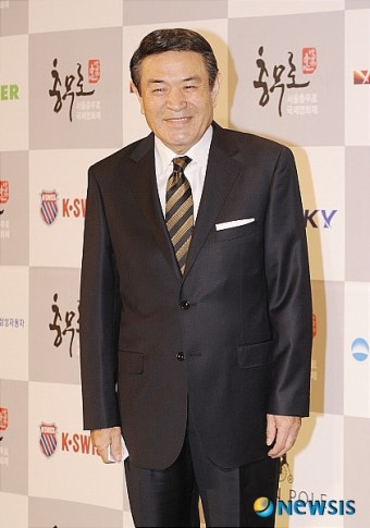 서울충무로국제영화제 개막식 참석한 원로배우 남궁원
