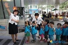 성북구,손 들고 건너면 안전해요