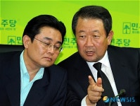 이야기 나누는 박주선 최고위원과 전병헌 전략기획위원장
