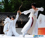 활로 한국창작무용 선보이는 검무