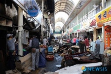 모두가 하나된 의령시장 화재 복구현장