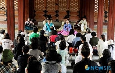 오전 7시30분, 고궁의 아침에 열리는 음악회