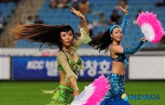 축구도 보고, 벨리댄스도 보고~