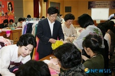 작업현장 둘러보는 맹정주 강남구청장