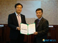 진주 산업은행, 저소득층 아동에 장학금 전달
