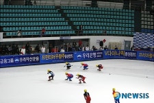 관중석 관중보다 선수들이 더많아