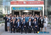 최경환 장관, 중앙우체국 직원들과 기념사진