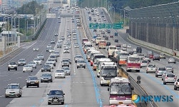 아직은 원활한 소통 보이는 고향길