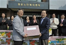 청운노인복지센터 찾은 정세균 민주당 대표