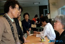 접수 받는 김계숙 전주보건소장
