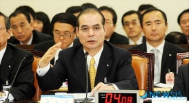 의원질의 답변하는 이종구 수산협동조합 회장