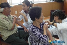 계절 인플루엔자 무료 예방접종 첫날