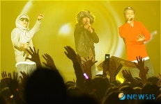 화려한 무대로 관객 사로잡은 하우스 룰즈