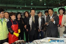 정세균 대표, 김영환 후보 안산 농수산도매시장 방문