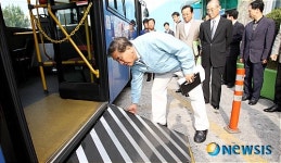운수업계 애로사항 듣는 이재오 국민권익위원장