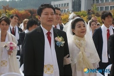 통일교 7500쌍 국제합동결혼…박근령 부부