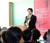 강연 펼치는 이현우 울산 대성학원장