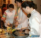 <2009한국문화페스티발>직접 요리하는 숙명여대 한국음식연구원 요리연구가들
