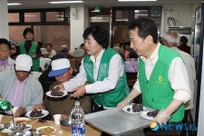 무료급식 봉사하는 충남도새마을회