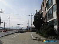 사천 호산빌라 입주민, 주차공간 도로부지 편입에 반발