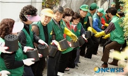 새마을지도자서울시협의회, 중계본동 고지대에 연탄 전달