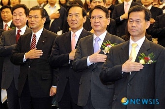 국민의례하는 국회의장