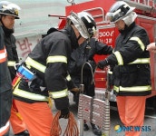 은평소방서, 인명구조용 사다리를 이용한 아파트 화재진압훈련 실시