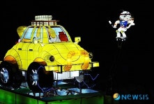 청계천에 나타난 오공이와 삼장법사