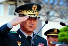 육군부사관학교에서 신임하사들 신고 받는 한기호 교육사령관