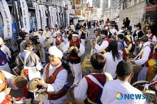 용산참사 현장에서 열린 300일 추모문화제