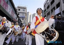 용산참사 발생 300일, 고인을 추모하며 열린 추모제