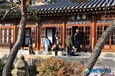 한국의 전통과 함께하는 외국인 유학생