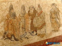 측전무후 아들 건릉내부에 그려진 신라사신도