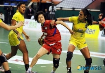 한국 김온아의 돌파!