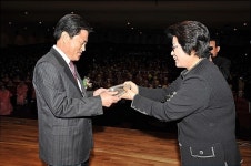 허남식 부산시장, 제 15회 경로대상 수상