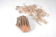 1800년전 전남 보성 수정 가공공장, 원석과 숫돌