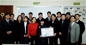 동은학원, 저소득 청소년 장학금 전달