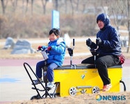 추운 겨울 이겨내는 이색자전거 체험