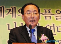 개회사하는 이춘식 의원