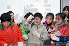 <소식>기초硏 첨단과학체험교실
