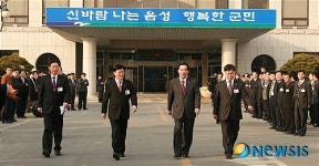 음성군청사 떠나는 박수광 군수