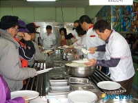 포항 오천읍사무소 직원, 시의원 무료배식 봉사활동